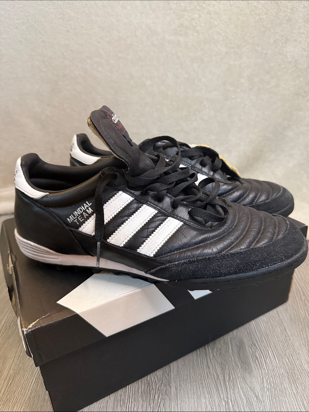 adidas Mundial Team Turf Soccer Shoes Black White Men’s 9.5